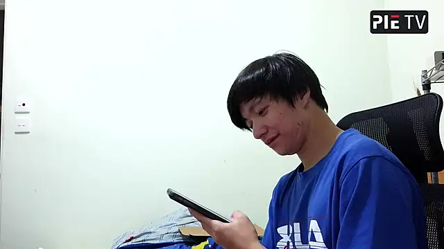 pie-001 online show from June 16, 1:46 pm