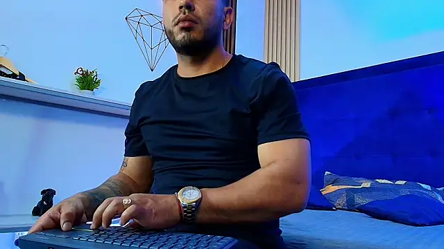 Kyro Blaze online show from June 3, 2:33 pm