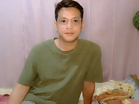 george4u8899 online show from June 25, 1:49 pm