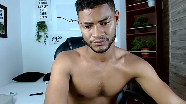 pandablack18 online show from June 13, 4:21 am