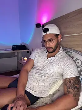 aron taylor29 online show from June 14, 4:09 pm