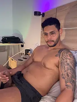 aron taylor29 online show from June 9, 1:57 pm
