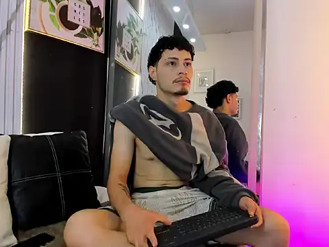 Alexlux1 online show from June 19, 11:42 pm