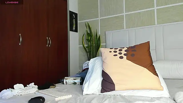 ismaels11 online show from July 28, 4:39 pm