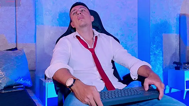 May Lyonheart online show from July 11, 1:29 am