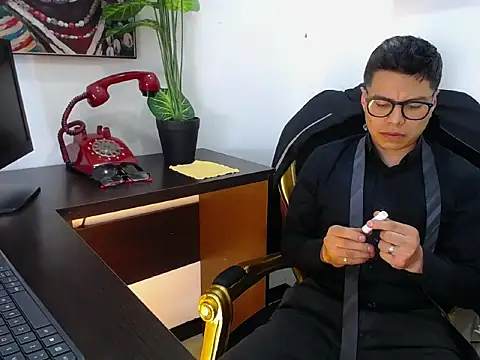 AquilesTaylor online show from July 20, 12:51 pm