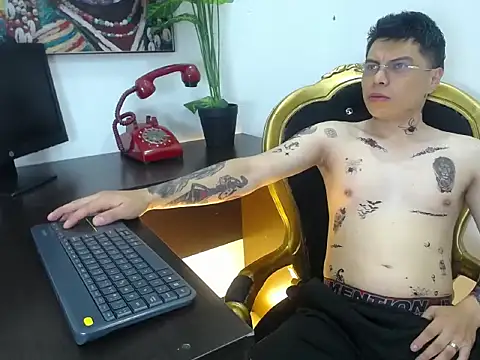 AquilesTaylor online show from July 21, 1:02 pm