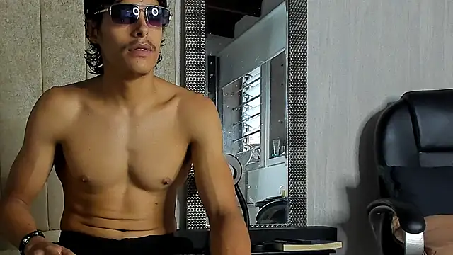 tommyhot7 online show from July 16, 11:01 pm