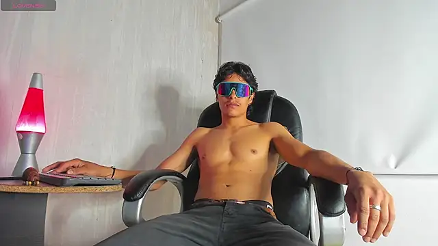 tommyhot7 online show from June 24, 9:17 pm