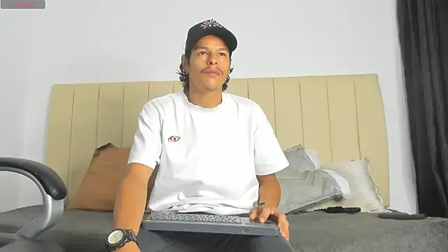 tommyhot7 online show from July 26, 9:34 pm