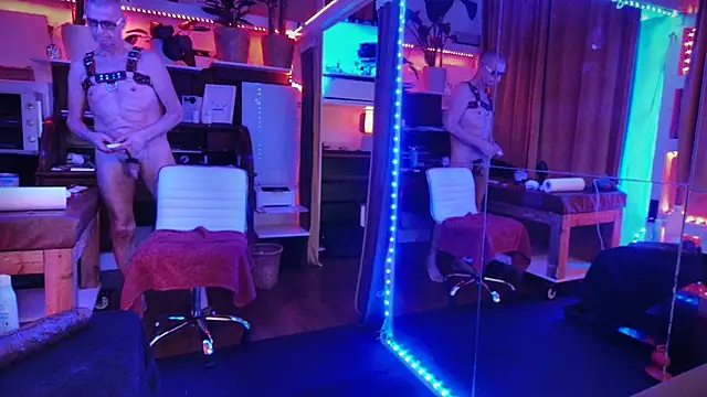 ffistingexpert online show from August 3, 1:15 am