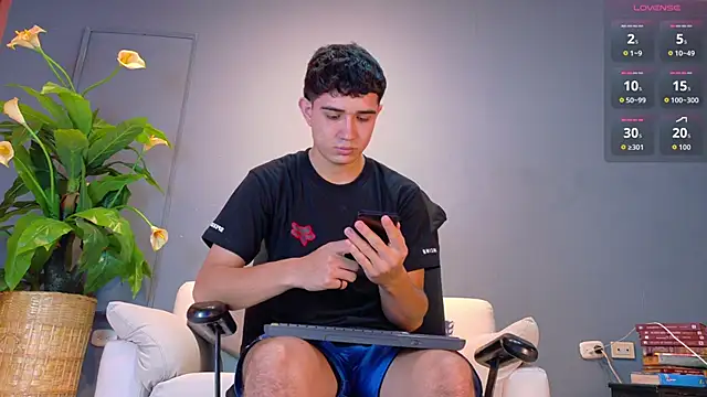 aalejo gray online show from July 1, 7:47 pm