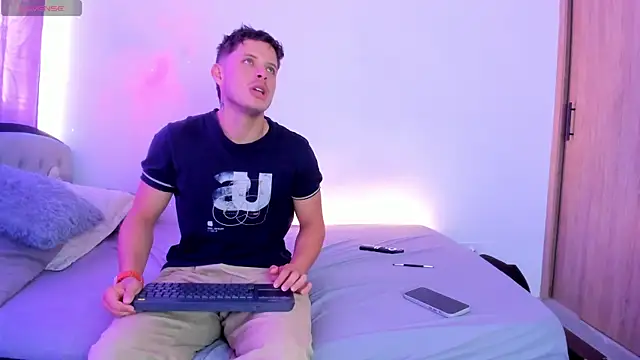johnycooper08 online show from June 8, 6:31 pm