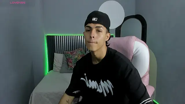 Axel Mendozaa online show from June 23, 8:12 pm
