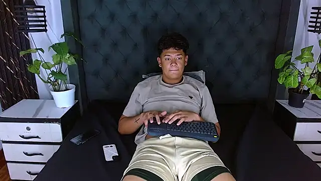 Asier  online show from June 24, 8:33 pm