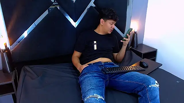 Asier  online show from June 11, 8:29 pm