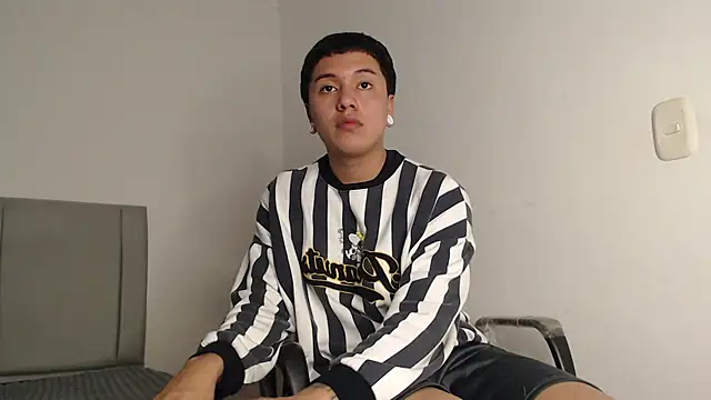 Owenn  blueee online show from August 1, 4:22 am