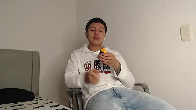 Owenn  blueee online show from June 17, 3:41 am