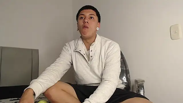 Owenn  blueee online show from June 12, 4:00 am