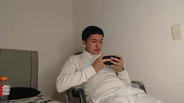 Owenn  blueee online show from June 25, 5:12 am