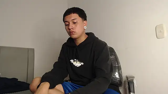 Owenn  blueee online show from July 23, 3:15 am