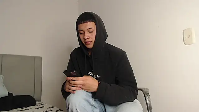 Owenn  blueee online show from June 19, 3:23 am