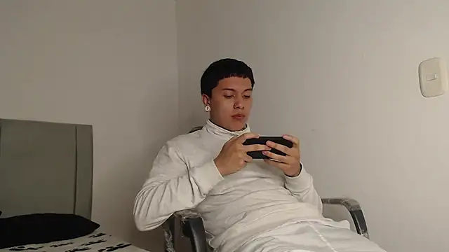 Owenn  blueee online show from June 25, 4:48 am