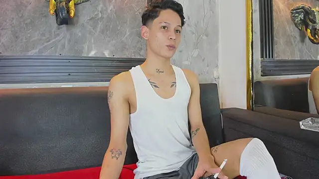 Brianhot0F online show from July 28, 2:13 pm