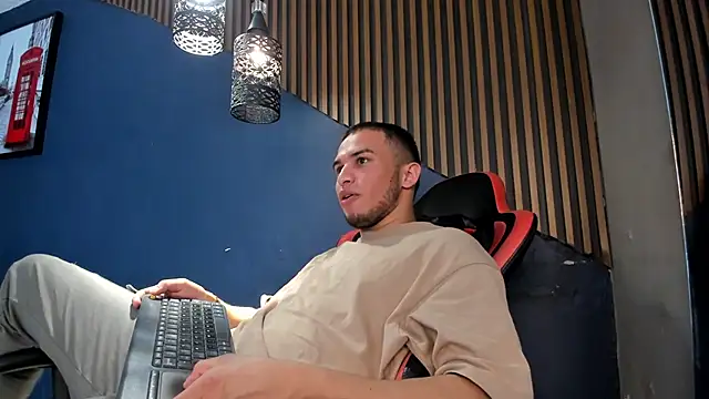 TomasDuquee online show from June 18, 4:47 am