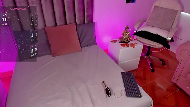 Nhicolas Salazar online show from July 3, 1:50 pm