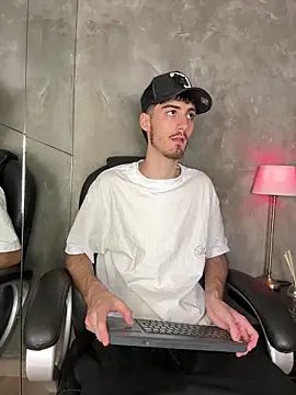 Liam Crown online show from July 1, 7:47 pm