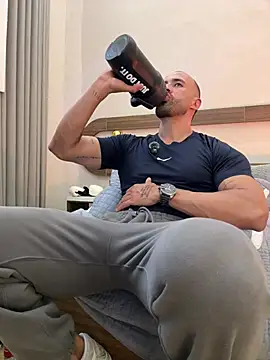 Mateo Ospina  online show from July 27, 7:32 pm