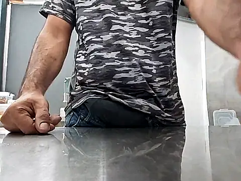 brownskinbull1 online show from July 14, 11:27 am