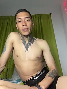 alejoggg1 online show from July 5, 4:52 am