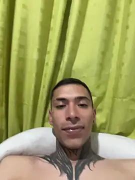 alejoggg1 online show from July 6, 8:21 pm