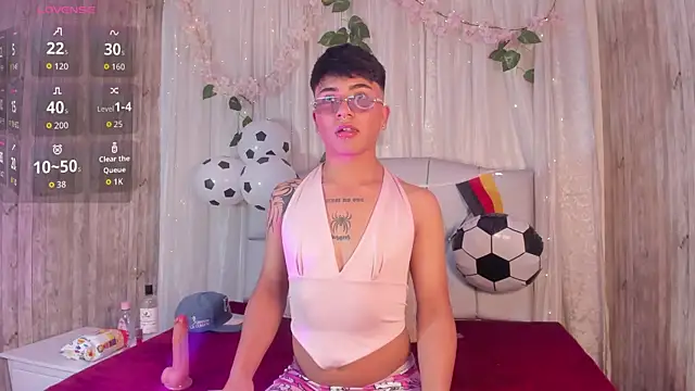 your kitty boy online show from July 7, 7:06 pm