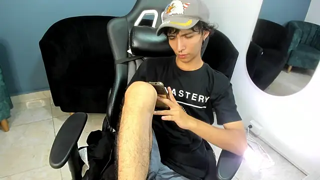 justin twink20 online show from July 8, 6:34 pm