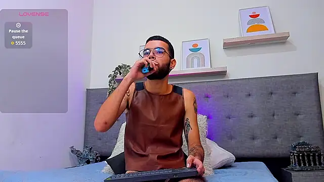 elliot flame online show from July 7, 3:38 pm