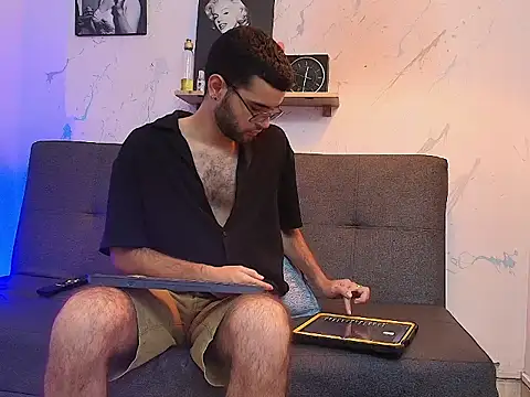 elliot flame online show from July 21, 11:18 pm