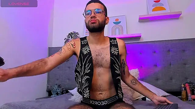elliot flame online show from July 1, 3:35 pm
