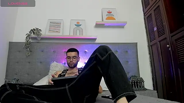 elliot flame online show from June 25, 3:28 pm
