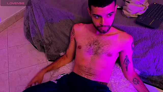 elliot flame online show from July 4, 5:05 pm