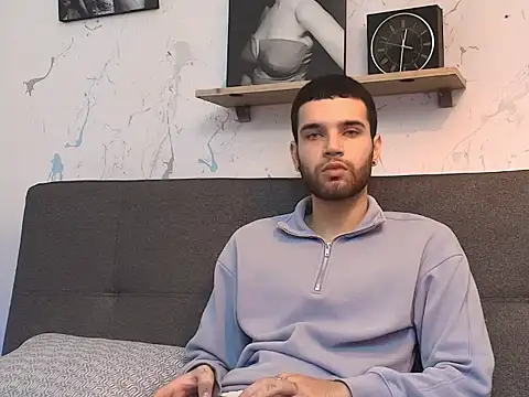 elliot flame online show from July 19, 11:00 pm
