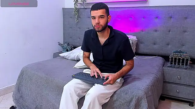 elliot flame online show from July 3, 4:02 pm