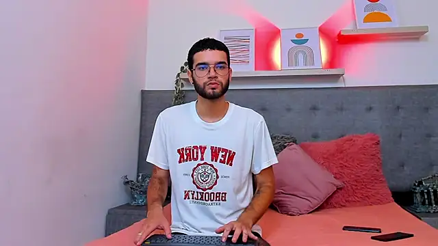 elliot flame online show from July 30, 3:00 pm