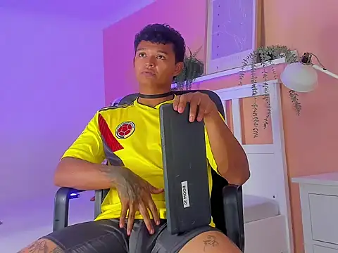 AndrewKenoxx   online show from July 3, 7:29 pm