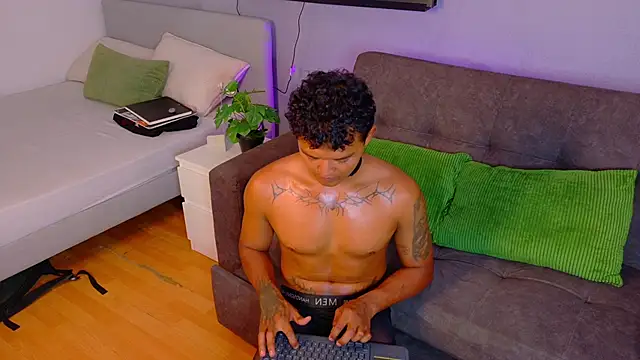 AndrewKenoxx   online show from June 29, 7:14 pm