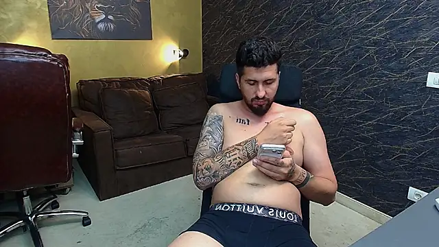 LoganStroud online show from July 11, 10:50 am