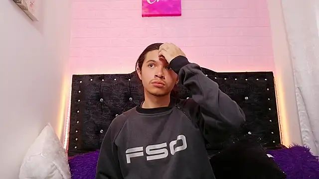 Frankie Lm online show from June 20, 3:39 pm