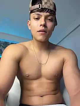 DilanMiller  online show from July 28, 6:20 pm